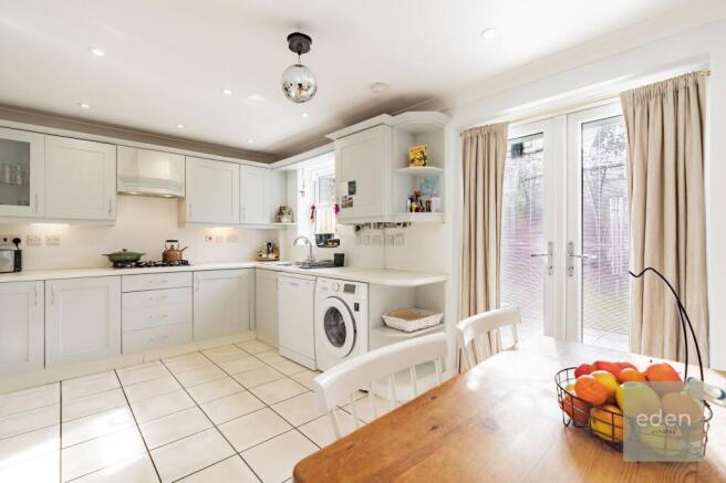 KITCHEN DINER