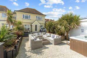 The Club Walk Beach House, South Strand, Littlehampton BN16 1PN