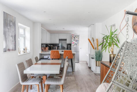 Newlands Close, Hatch End, Pinner, HA5