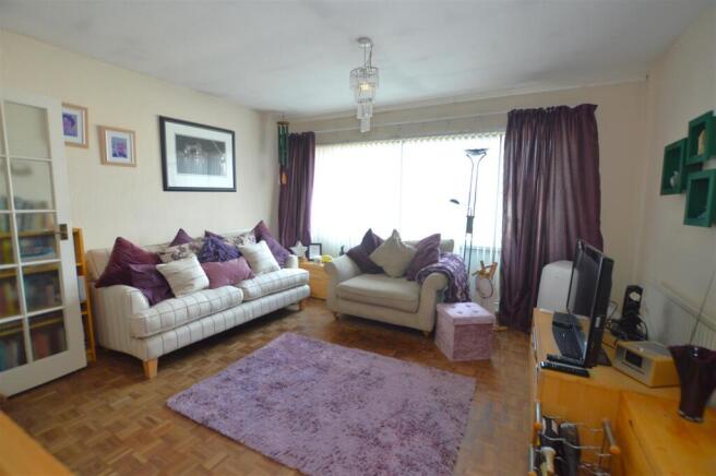 13 Carlton House living room.JPG