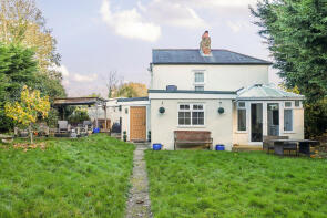 1, Glen Cottages, Guildford Road, Runfold, Farnham GU10 1PF