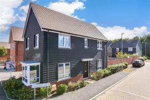 1, Saunders Field, Maidstone ME17 3GR