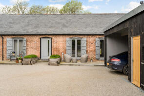 3, Charlecote Barns, Stratford Road, Warwick CV35 9ES