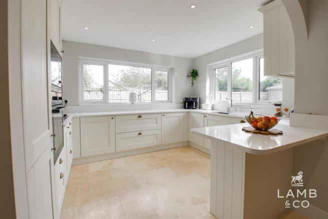 KITCHEN/BREAKFAST ROOM
