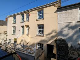 Lakefield Villa, High Street, Llansteffan, Carmarthen SA33 5JQ