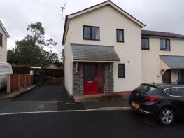 17, Frondeg, Caernarfon LL54 7AZ