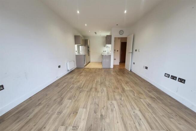 LOUNGE / DINING ROOM