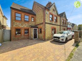 8, Fobbing Road, Stanford-le-hope SS17 9BG