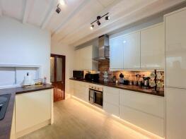 8, Bushy Park, Wainfelin, Pontypool NP4 6ED