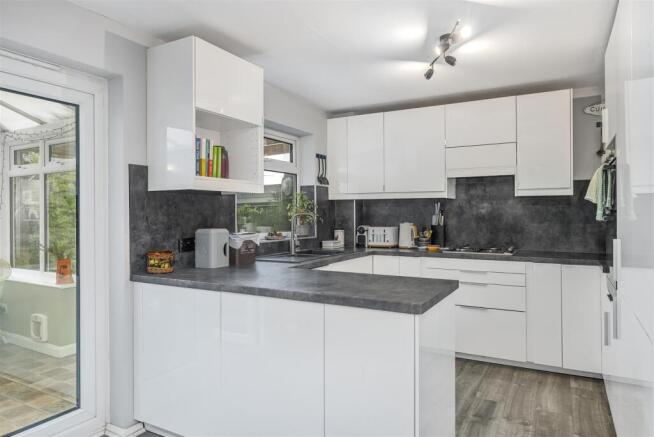 45 Kingfisher Drive, Banbury-7.jpg