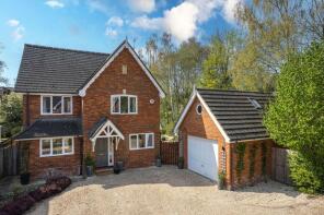 47, Beauclerk Green, Winchfield, Hook RG27 8BF