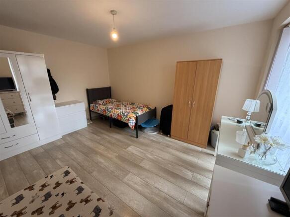 BEDROOM 1.JPG