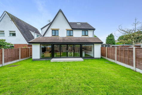 A heavily extended, refurbished & re-imagined family home: Lynwood Drive, Stalmine, Poulton-le-fylde, FY6 0PZ