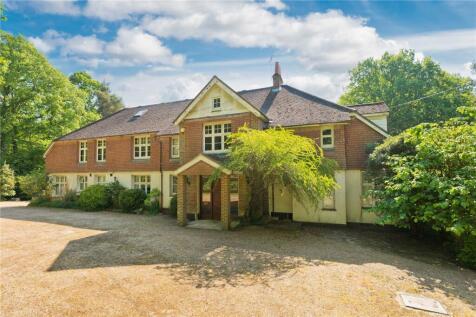 Rodona Road, St George's Hill, KT13