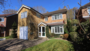 10 Larkfield, St Christophers Close, Great Missenden HP16 0DU
