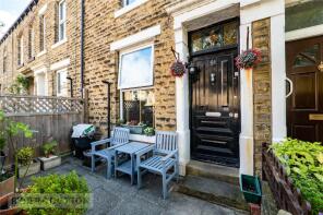 51, Abbey Walk South, Halifax HX3 0AP