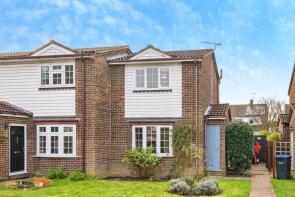 9, Cornhill Close, Addlestone KT15 2DJ