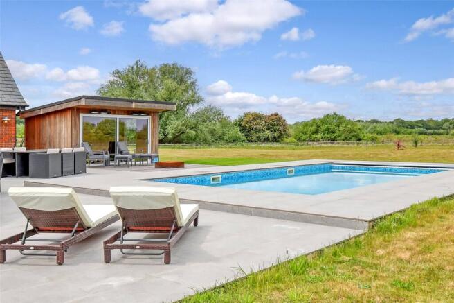 Pool/Terrace