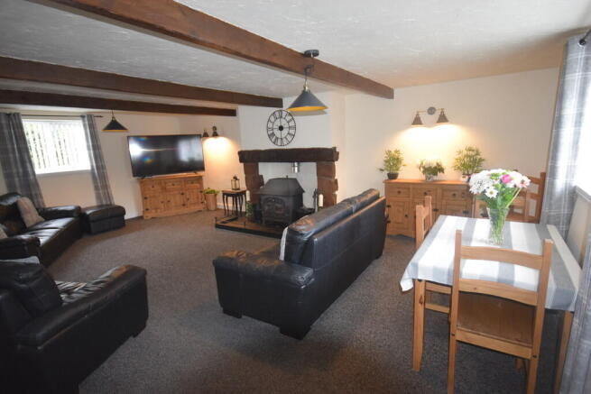 LOUNGE/DINER