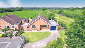 8, Laburnum Way, Holt, Wrexham LL13 9JS