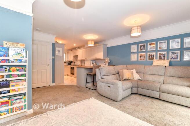 Lounge/Dining Area