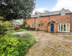 36 The Coach House, High Street, Pewsey SN9 6EA