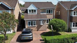 10, Sheards Drive, Dronfield S18 8NF