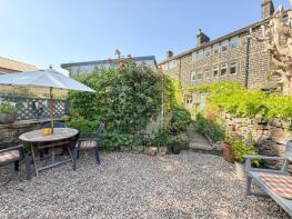 33, Heys Road, Thongsbridge, Holmfirth HD9 7SF