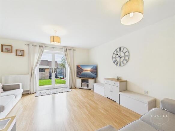 LOUNGE/DINING ROOM