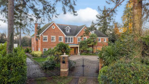 Pennley, Stoke Park Avenue, Slough SL2 3BJ