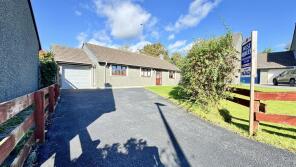 Llwynteg, Fairbush Close, Crundale, Haverfordwest SA62 4ER