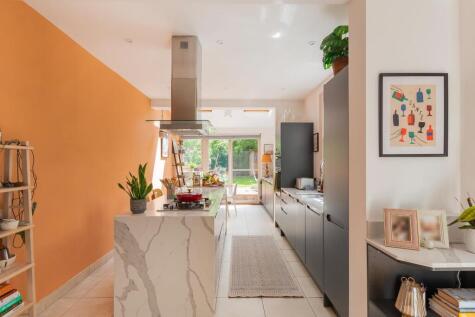 Coronation Road, Southville