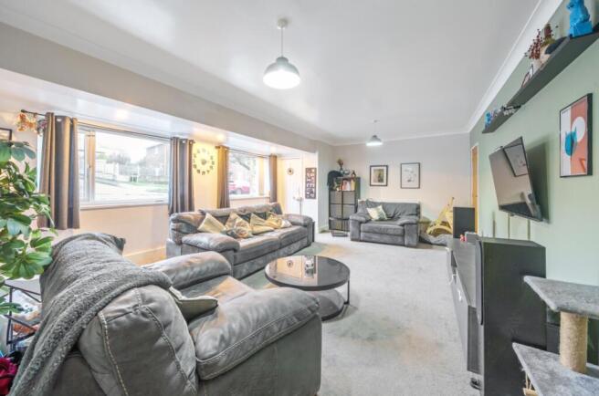 Spacious Livingroom