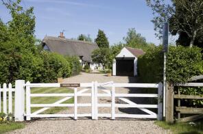 White Gates, Barton Road, Stratford-upon-avon CV37 8AT
