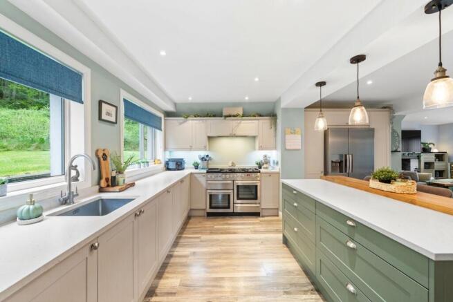 Kitchen/Breakfasting Area