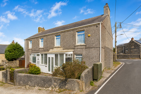 Trelavour Square, St. Dennis, PL26