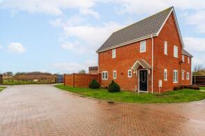12, Pickwick Drive, Lowestoft NR32 5BX