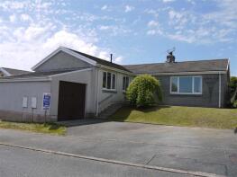 12, Hazel Grove, Llanstadwell, Milford Haven SA73 1EW