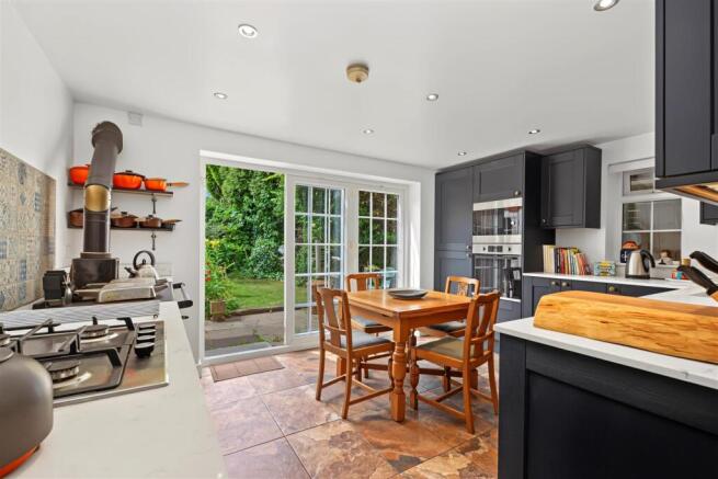 Kitchen (2).jpeg