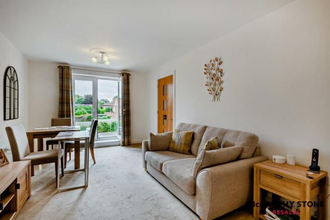 8611364-interior03-800.JPG