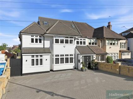 Kings Avenue, Woodford Green, IG8