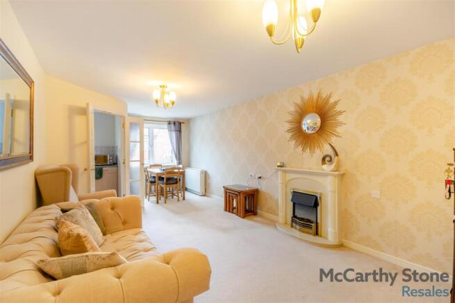 8683427-interior01.jpg