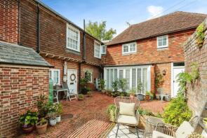 4 The Mews, Burfields House, The Plain, Goudhurst, Cranbrook TN17 1AE