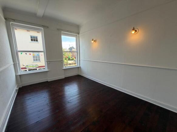 20 high street bedroom.jpg