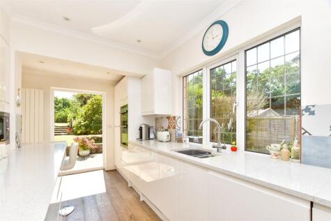 Highlands Avenue, Ridgewood, Uckfield, East Sussex