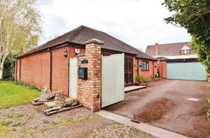 Oakleigh, Park Lane, Bonehill, Tamworth B78 3HZ