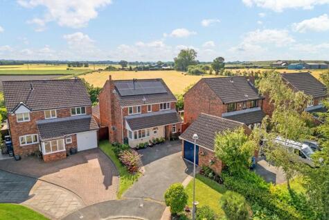 Rockingham Close, Birchwood, WA3