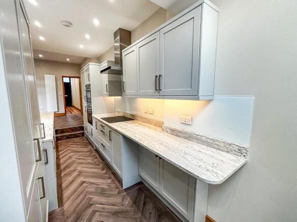 Kitchen 2.jpg