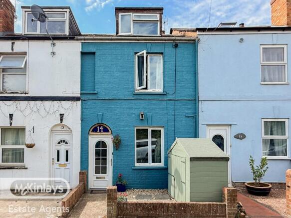 Beautifully presented 3 bedroom cottage walking d