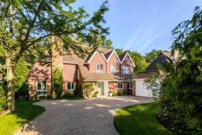 12, Douglas Grove, Lower Bourne, Farnham GU10 3HP